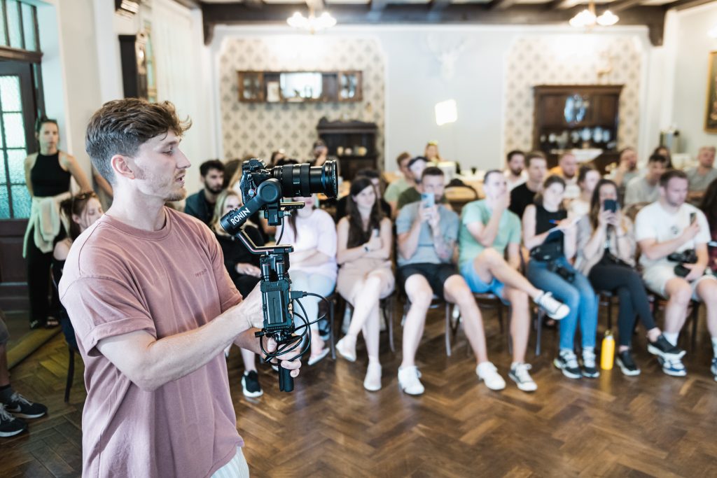 Kursanci Projekt Film podczas pokazu filmów kursantów warszawskim kinie