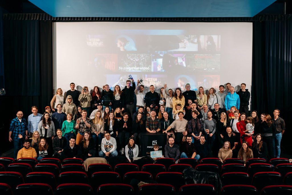 Kursanci Projekt Film podczas pokazu filmów kursantów warszawskim kinie
